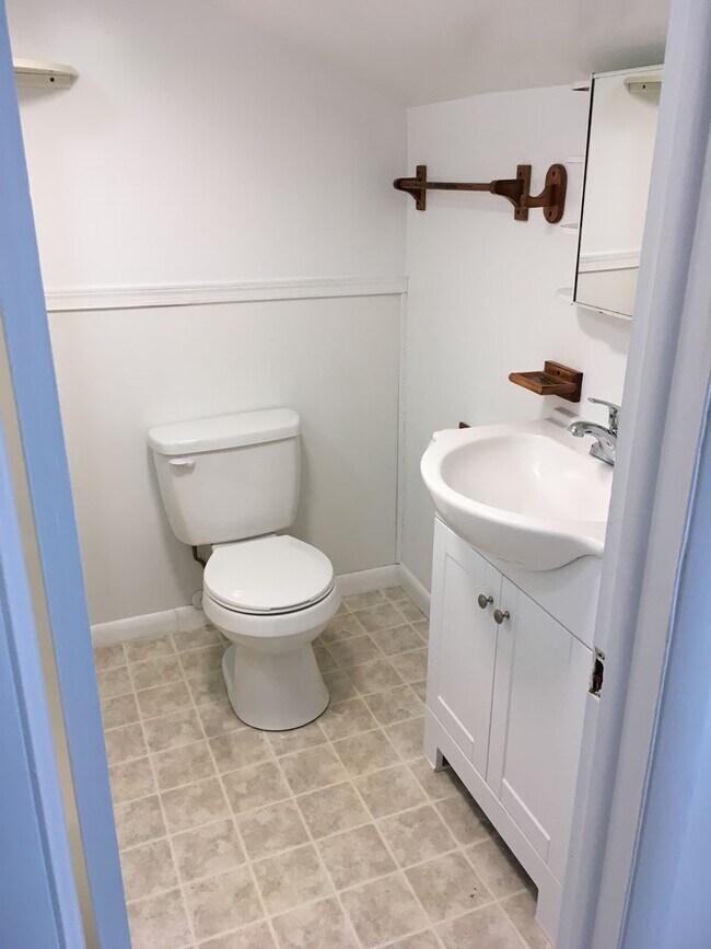 Building Photo - 1 Bed / 1 Bath Apartment Available Now