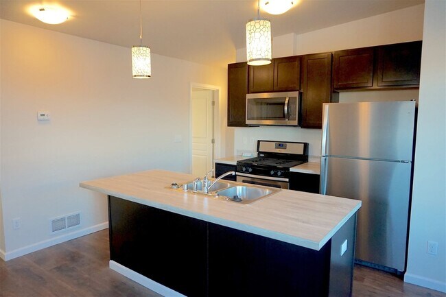 Building Photo - Townhouse with Garage Near JBER!