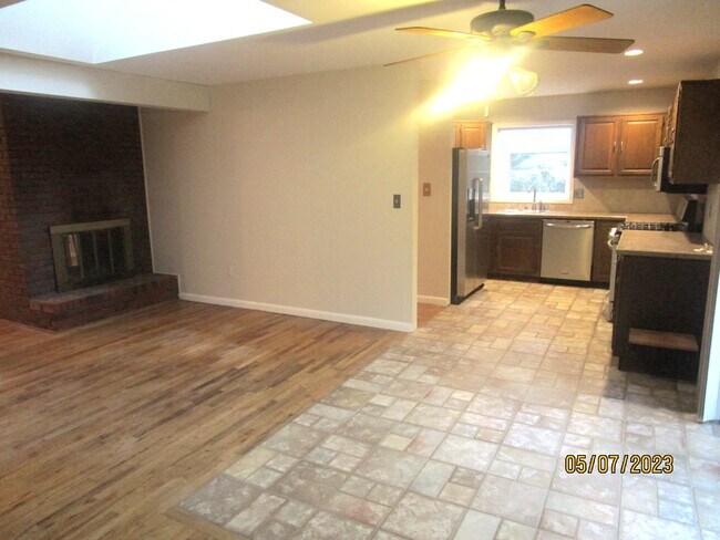 Building Photo - 172 Bennetts Mills Rd