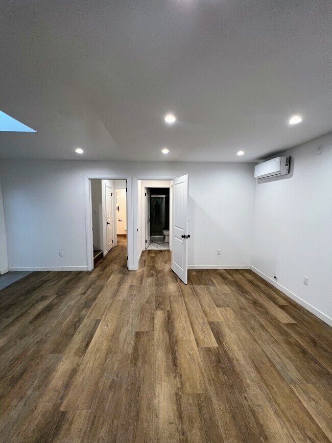 Building Photo - 6731 Amigo Ave