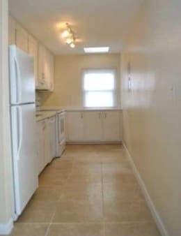 Kitchen - 110 NE 16th Ter