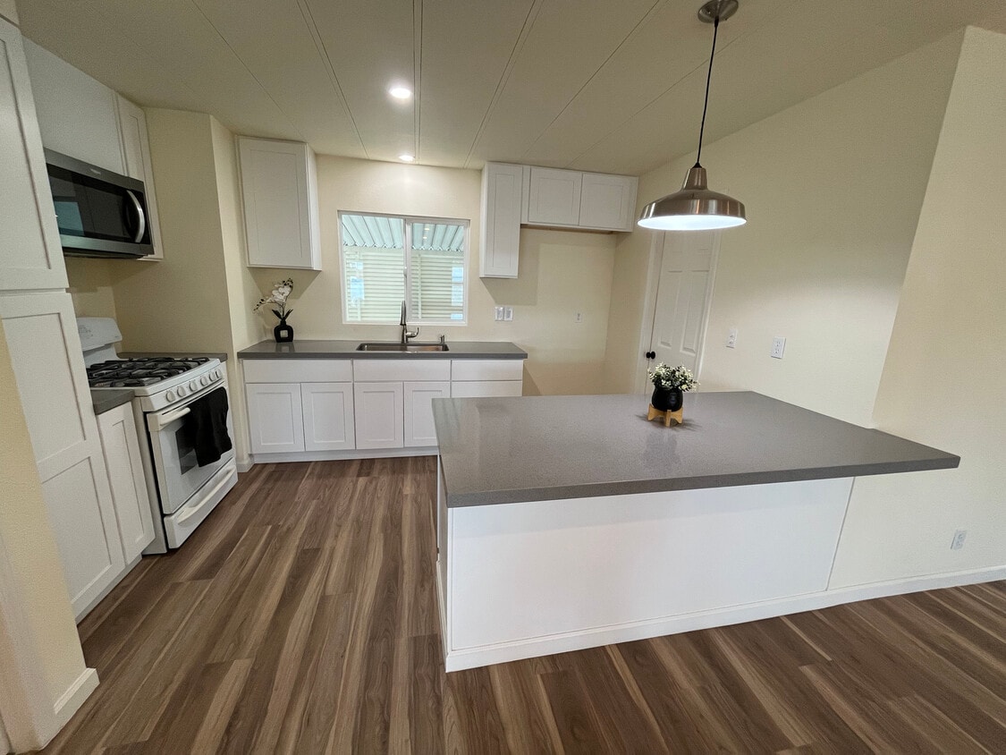 Cocina - 73210 Broadmoor Dr