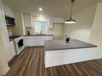 Building Photo - 73210 Broadmoor Dr