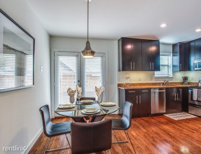 Foto del edificio - 5836 Birchbrook Dr