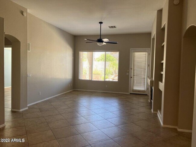 Foto del edificio - 7922 W Ross Ave