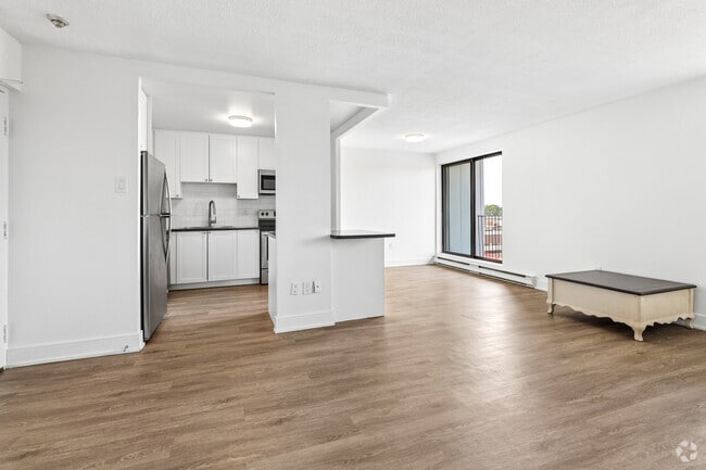 2BR, 1BA - 862SF - Living Room - 401 West Street North