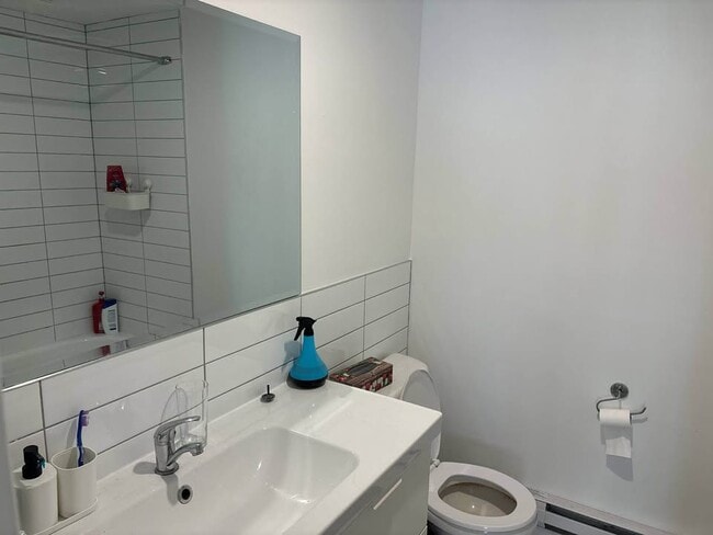 Building Photo - 3446 Av Maricourt