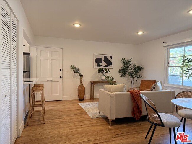 Foto del edificio - 1138 Princeton St
