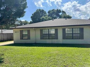 Building Photo - 9511 Sandpiper St