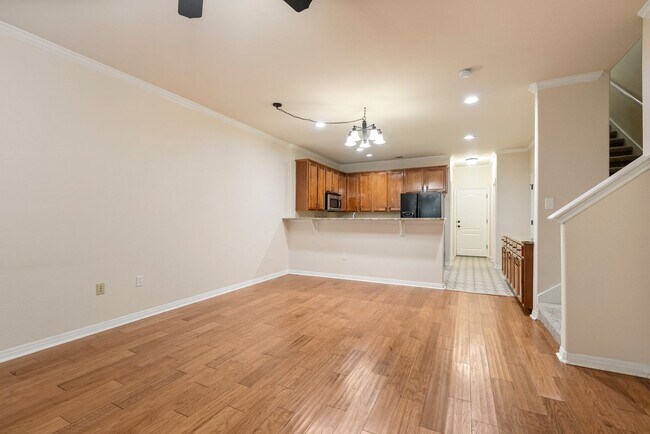 Building Photo - Executive Style in the Heart of Town Centre