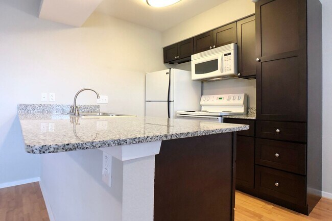Building Photo - Sublease Available 9/14/2026- 8/01/2027