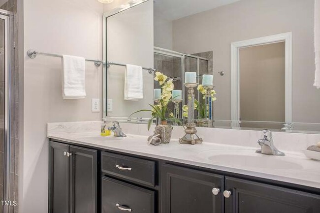 Foto del edificio - 312 Acorn Hollow Pl