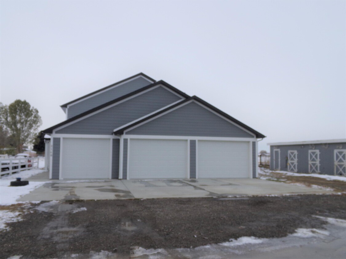 Primary Photo - 2148 Walter Rd
