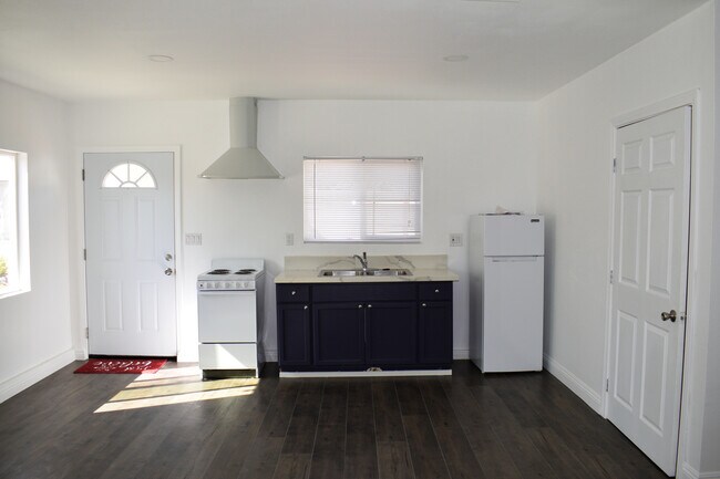 Building Photo - 3818 Clark Ave