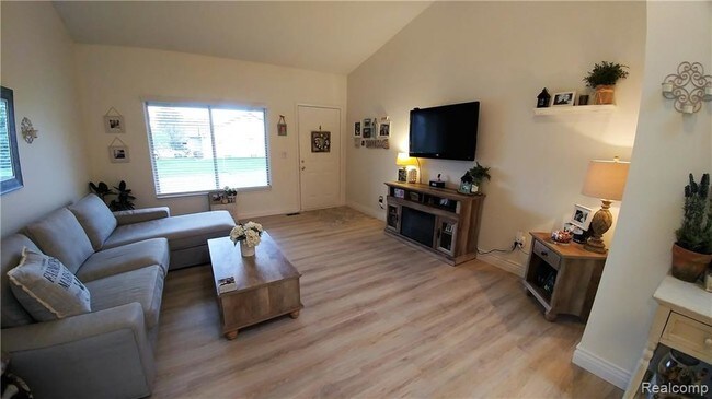 Foto del edificio - 15834 Magnolia Dr S