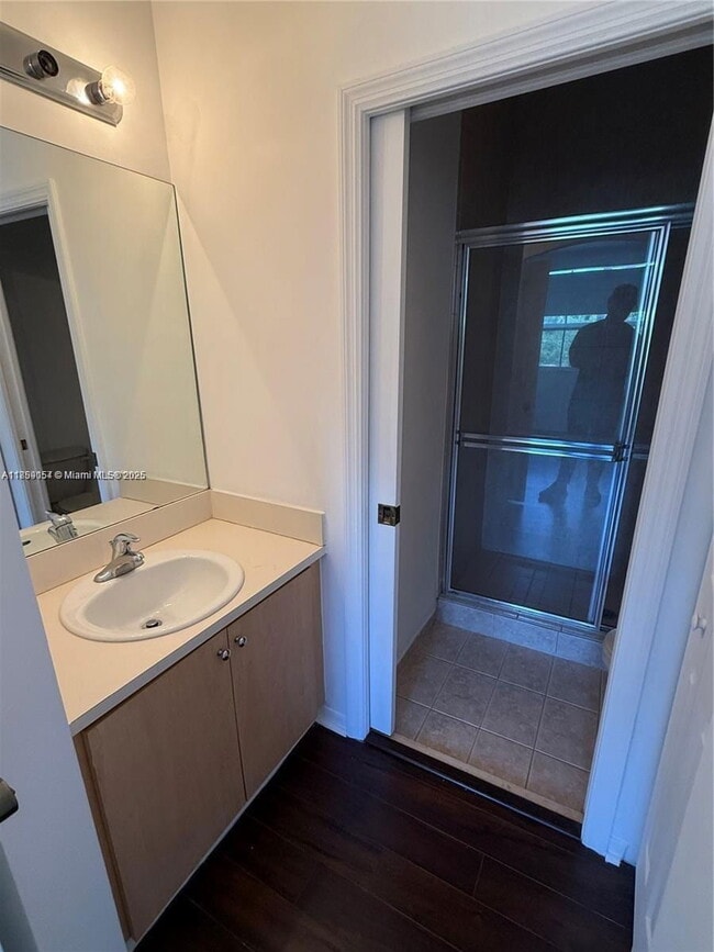 Foto del edificio - 906 SW 143rd Ave