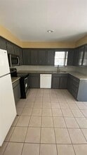 Building Photo - 524 Towne House Ln