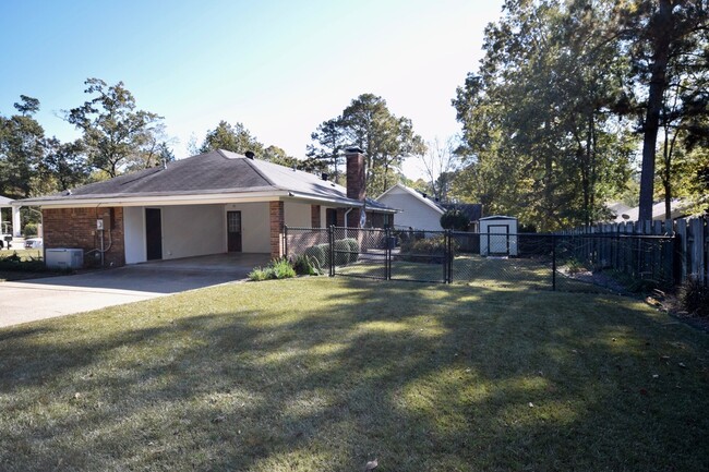 Foto del edificio - Remodeled Home on Corner Lot