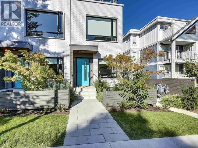 Photo du bâtiment - 321 E 16th Ave