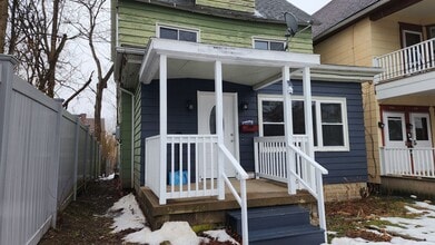 Building Photo - 228 N 5th St