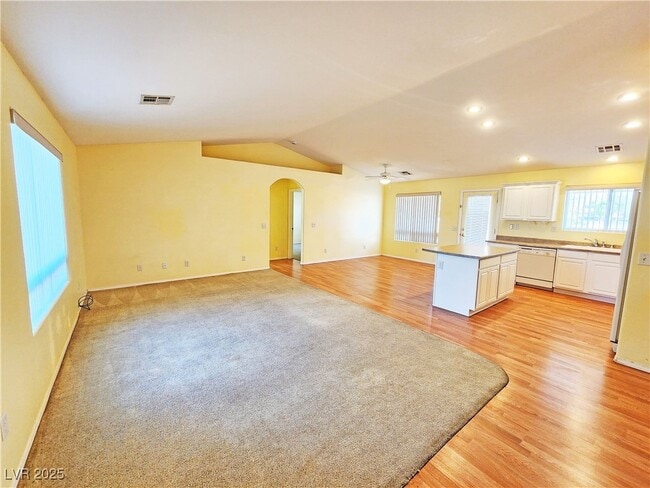 Building Photo - 960 Lone Pine Rd