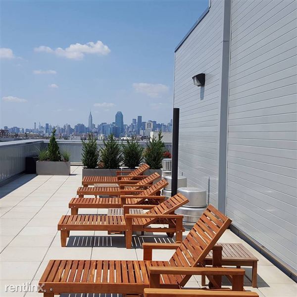 Building Photo - 5205 Queens Blvd