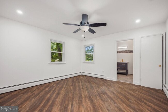 Building Photo - 804 Forest Ln