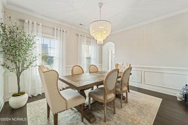 Foto del edificio - 208 Wood House Dr