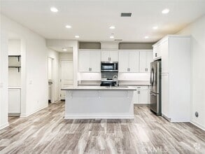 Building Photo - 28623 Jardineras Dr