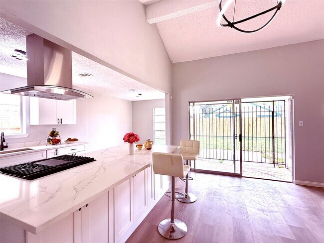 Building Photo - 12071 Plumbrook Dr