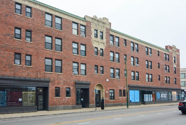 Building Photo - 3335 W Diversey Ave