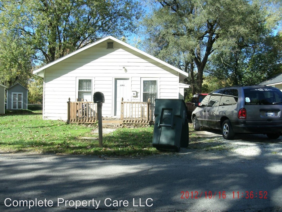 Foto principal - 2203 S Meeker Ave