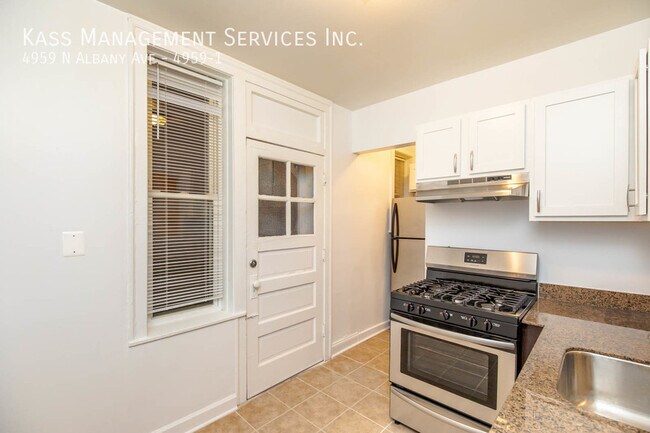 Foto del edificio - 4959 N Albany Ave