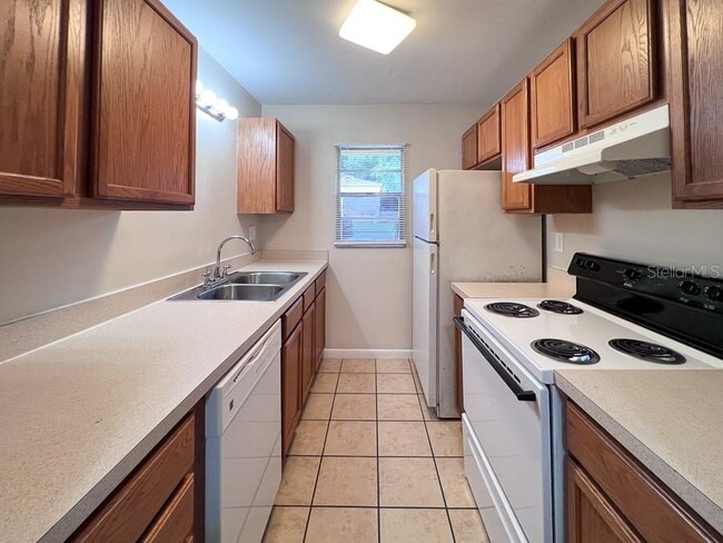 Building Photo - 2622 SW 38th Pl