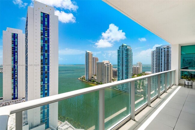 Foto del edificio - 300 S Biscayne Blvd