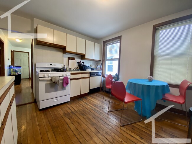 Building Photo - 45 Litchfield St