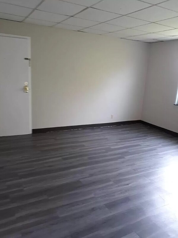 Foto del edificio - 10 Bradley Ave