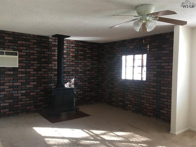 Foto del edificio - 1438 Harris Ln