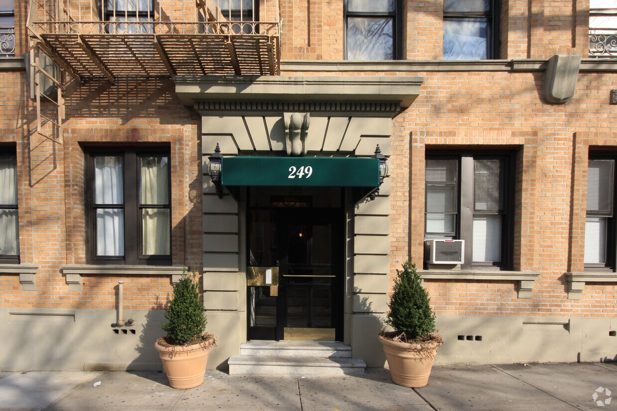 Building Photo - 247 13th St