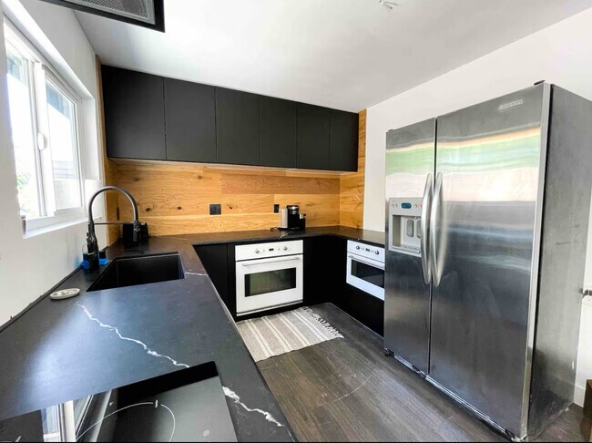 Foto del edificio - 10537 Sherrill St