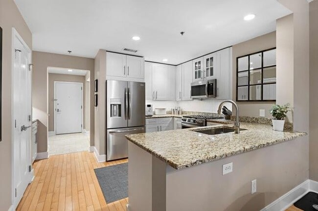 Building Photo - 1125 Maxwell Ln