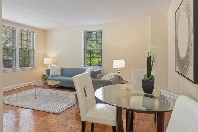 Foto del edificio - 2724-40 Porter Street