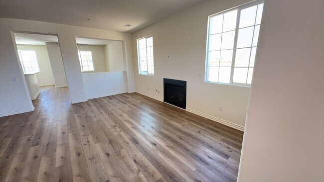 Foto del edificio - 3 BEDROOM VICTORVILLE HOME