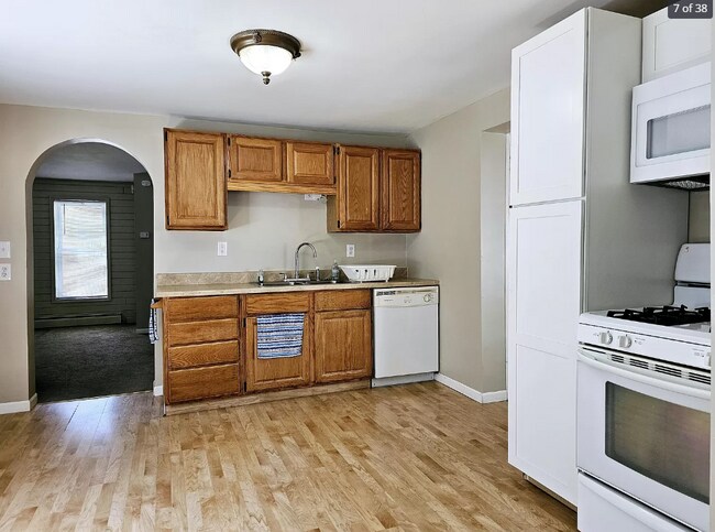 kitchen - 1467 Chapman St