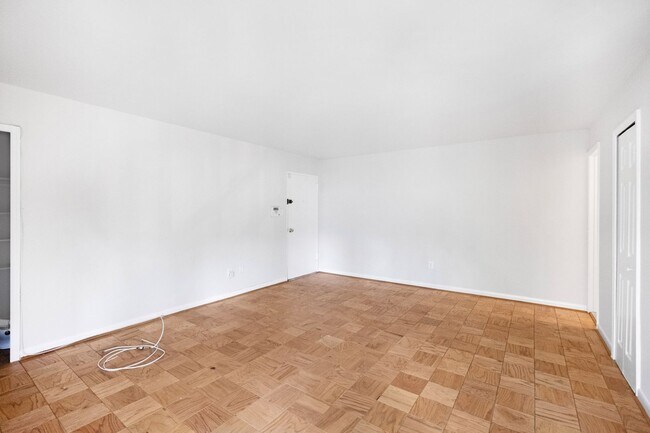 Foto del edificio - Lovely 2 BR/1.5 BA 2-Level Condo in Silver...