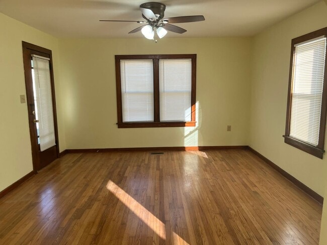 Building Photo - Two bedroom house
