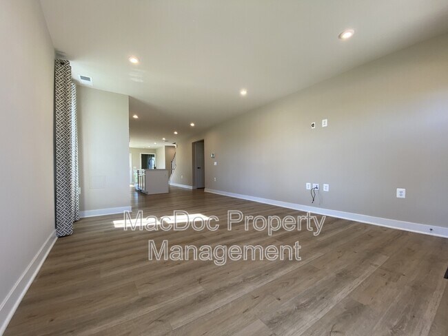 Foto del edificio - 18422 Centennial Cir