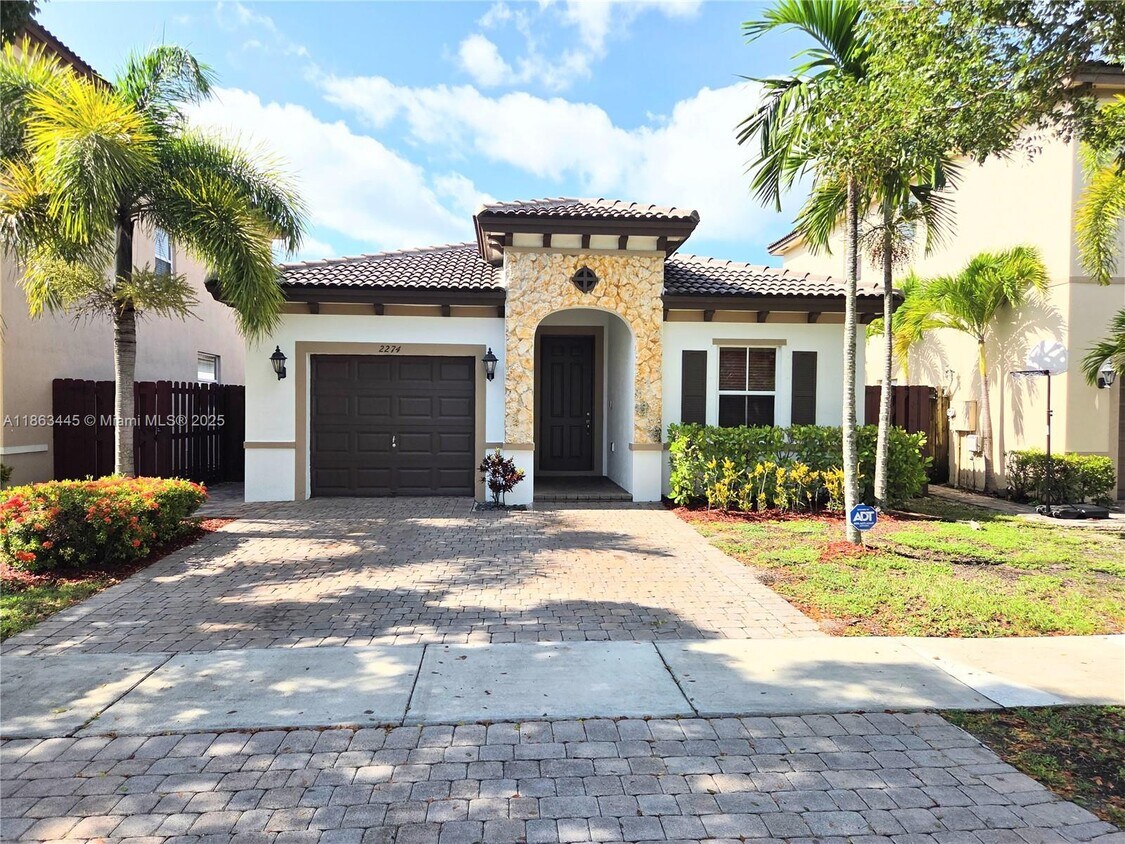 Foto principal - 2274 NE 3rd Ct