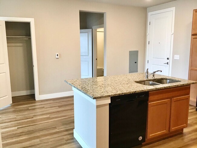Building Photo - Wonderful 2bed 2 bath condo for rent at LI...