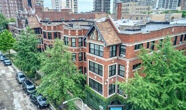 Building Photo - 1060 W Glenlake Ave